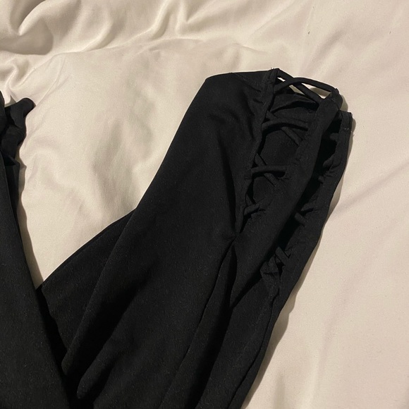 FASHIONNOVA Black Leggings with cutouts size Large - Picture 2 of 5